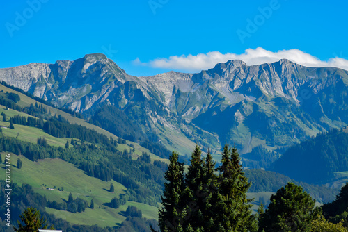 Billede på lærred arrière plan des montagnes canton de Fribourg suisse