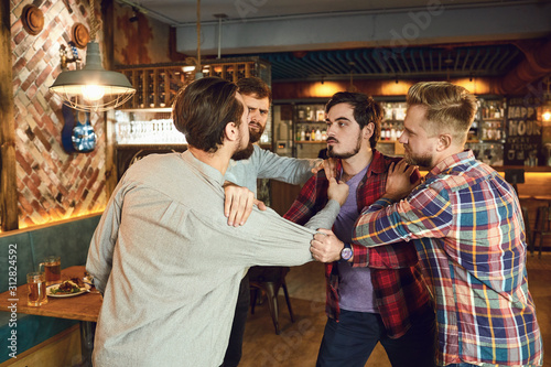Canvas Print Men fight in a pub bar.