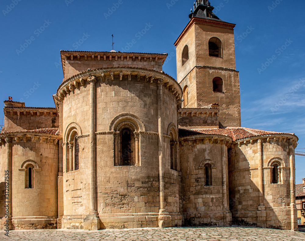 Fototapeta premium Vista lateral iglesia de San Millán, Segovia