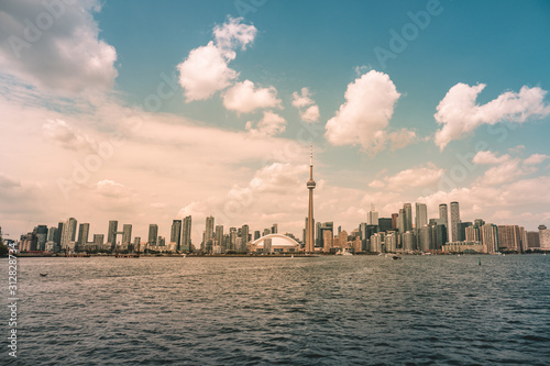 Toronto skyline with a beautiful blue sky, Toronto, Ontario, Canada © Stabel