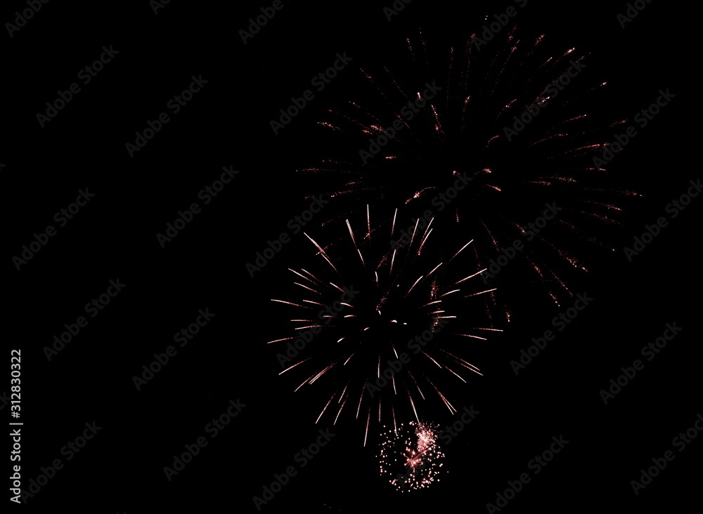 Feuerwerk vor dunklen Hintergrund - Neues Jahr - Silvester Feuerwerk vor dunklen Hintergrund - Neues Jahr - Silvester
