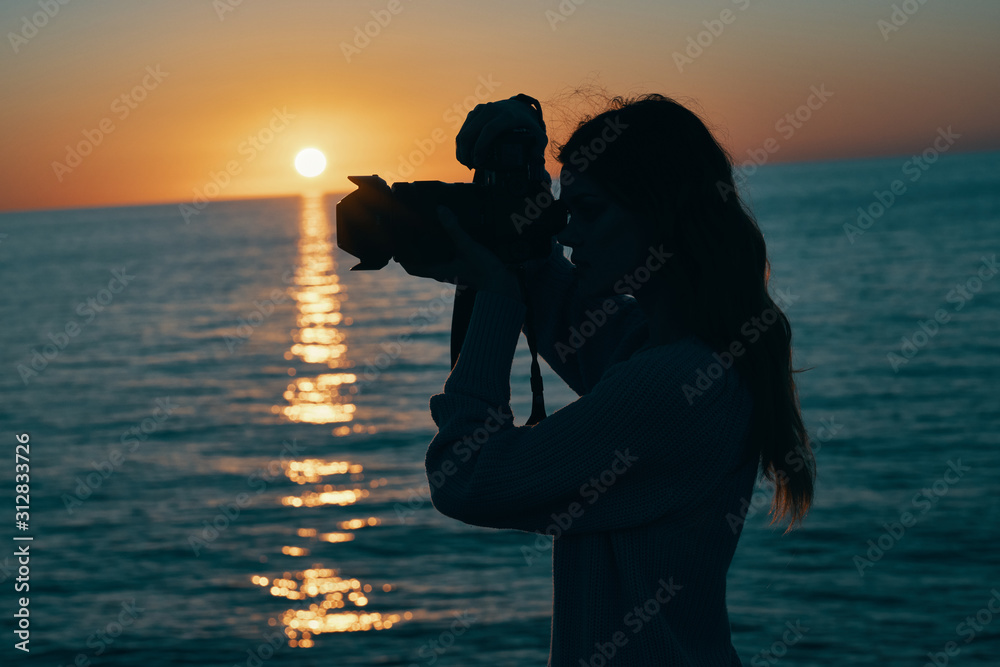 silhouette of couple at sunset