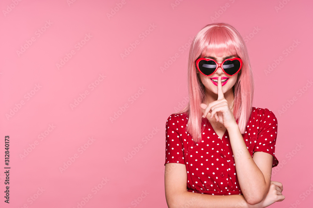 woman with sunglasses - obrazy, fototapety, plakaty 