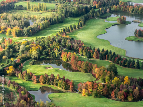 vue aérienne du golf de Nantilly à l'automne en Eure-et-Loir en France