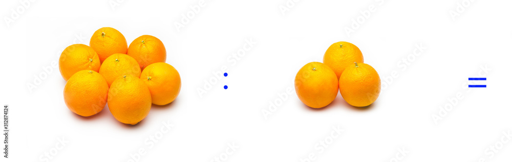 División sencilla entre naranjas, cálculo matemático de división. División sencilla entre naranjas, cálculo matemático de división.