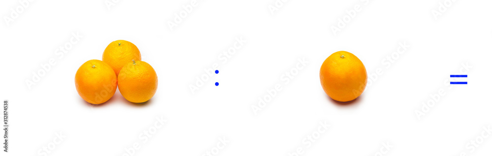 División sencilla entre naranjas, cálculo matemático de división. División sencilla entre naranjas, cálculo matemático de división.