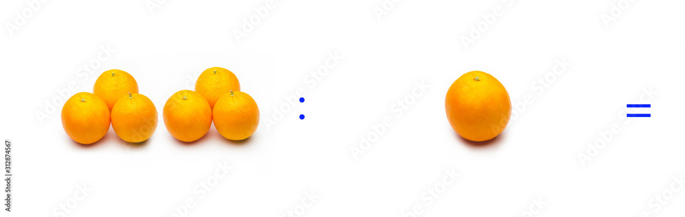 División sencilla entre naranjas, cálculo matemático de división. División sencilla entre naranjas, cálculo matemático de división.