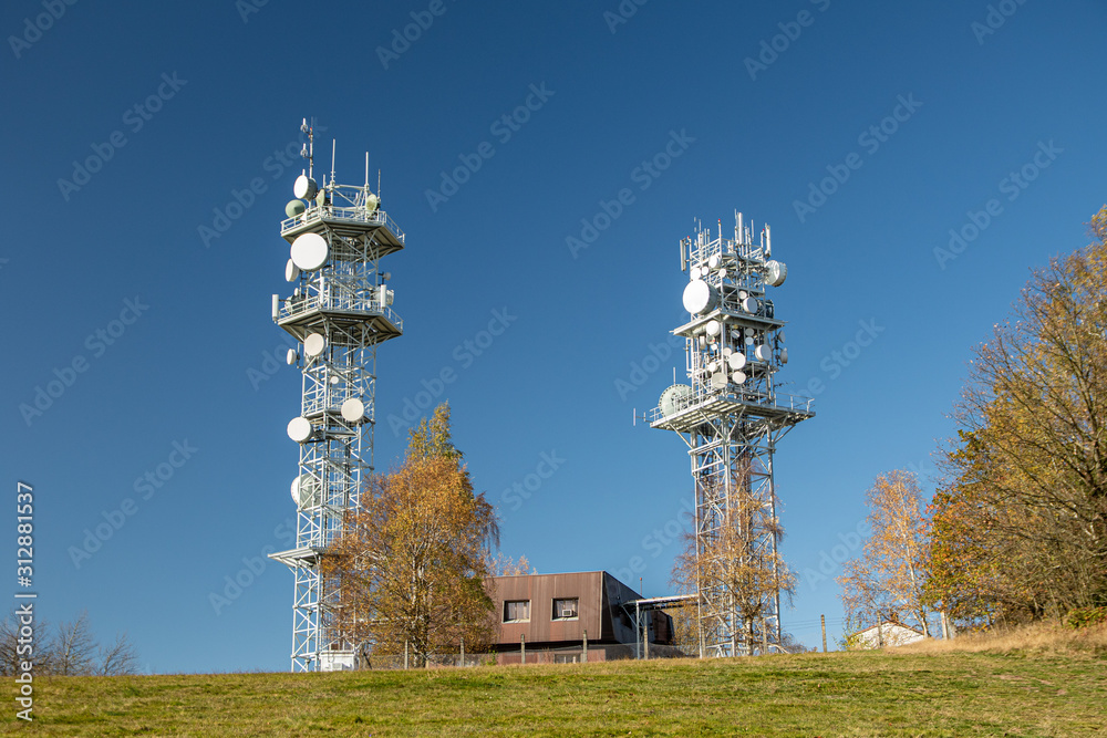 Obraz premium transmitter station on top of hill