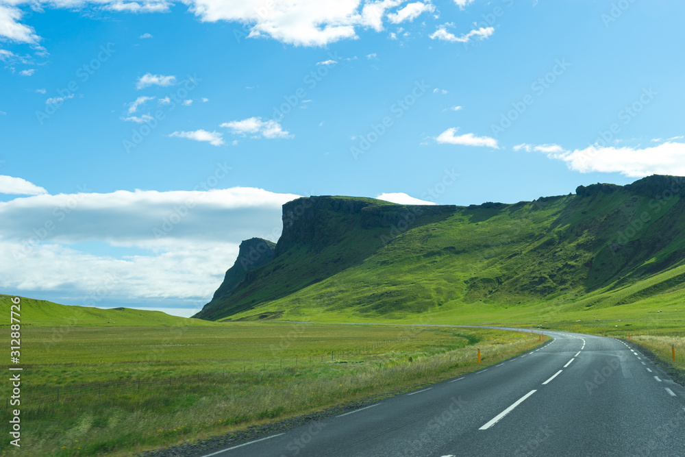 Naklejka premium Icelandic Road