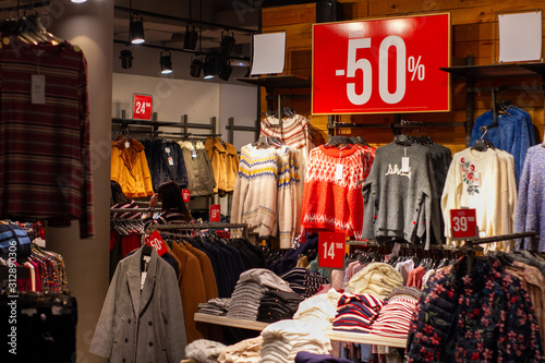 Tienda de ropa con rebajas 50%