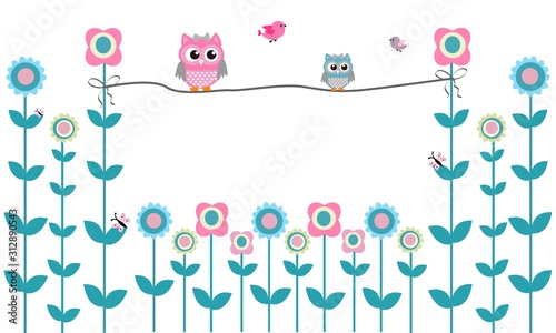 Búhos en cuerda y flores.