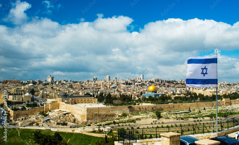 Obraz premium Israeli flag flying over Jerusalem