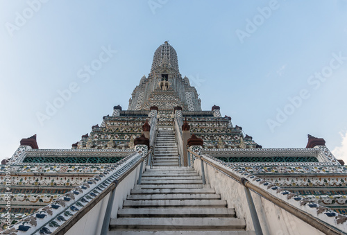 Fotografía Buddhist temple of Wat Arun, also known as Wat Chaeng, located in Bangkok, Thail