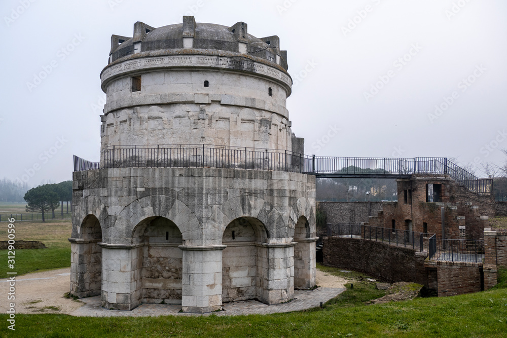 Mausoleo di Teodorico, Ravenna