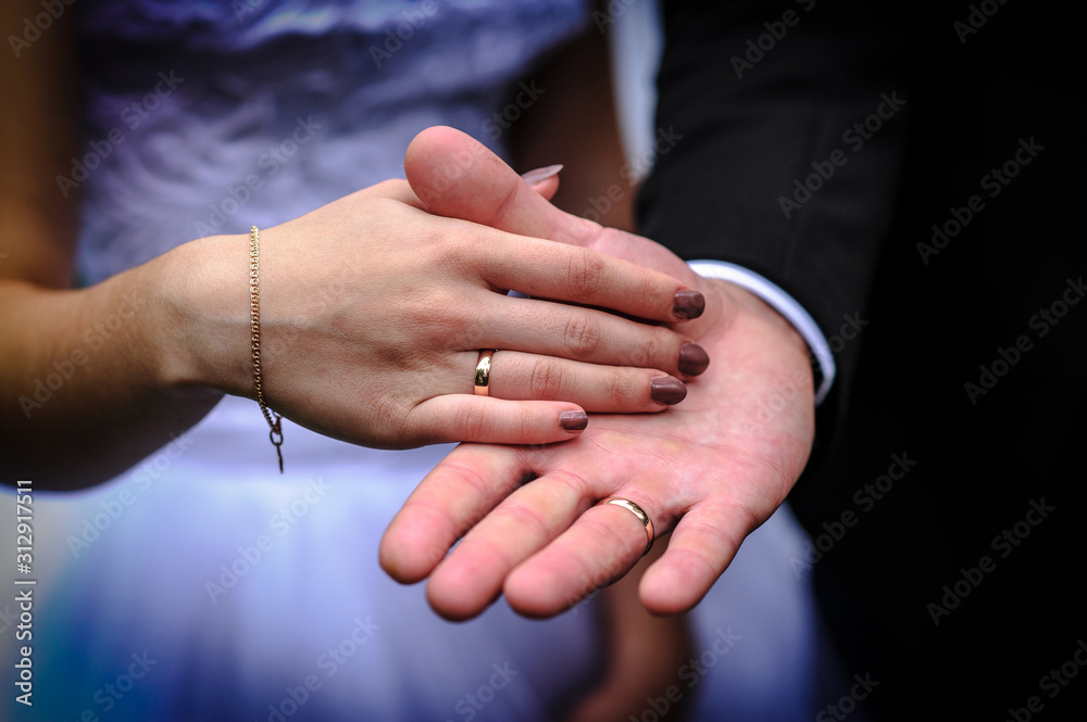 hands of bride and groom hands of bride and groom