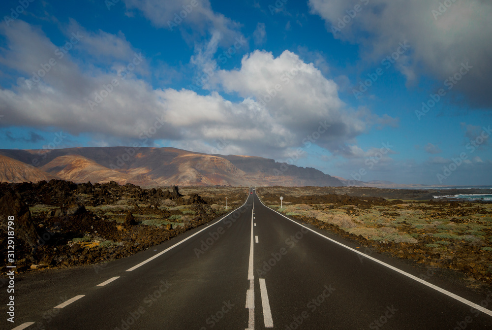Naklejka premium Black road in volcanic land