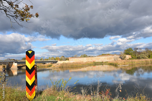 Blick von Küstrin-Kietz auf die Festung und die Oderbrücke photo