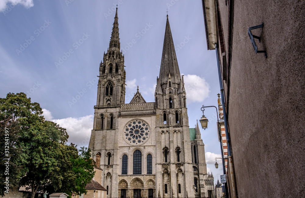 Fototapeta premium catedral de chartres en el sur de francia contenido editorial