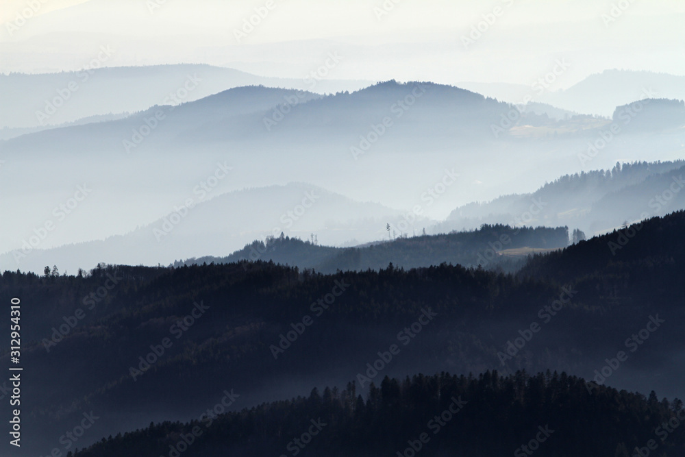Dunst und Nebel über dem Schwarzwald