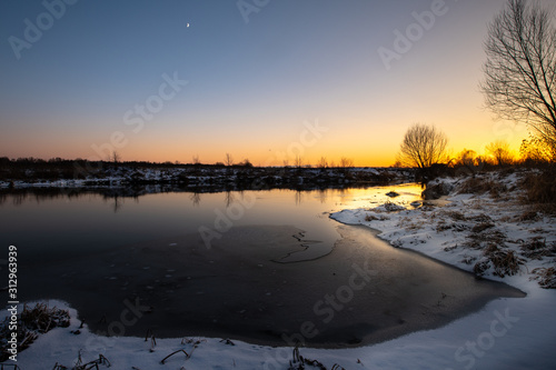 Evening sunset on the river © Antonyuk Viktor