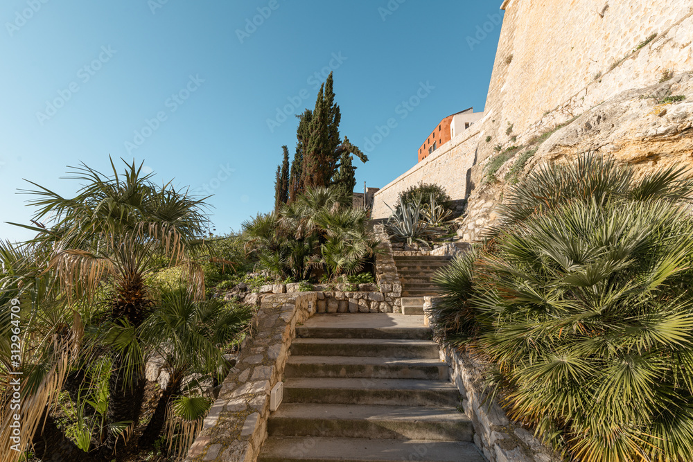 Naklejka premium Escalera Muralla