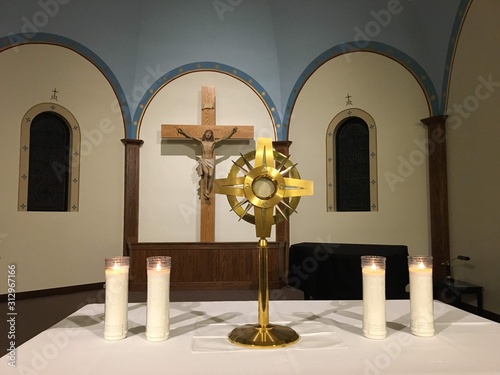 Canvas Print Crucifix with candles and exposed Eucharist in monstrance