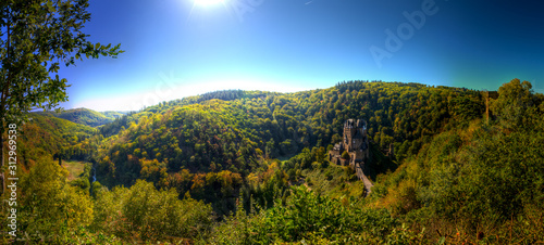 Panorama Burg Eltz photo