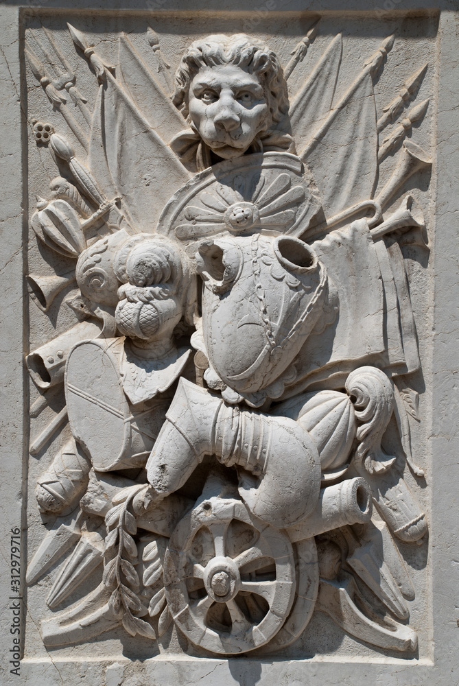 Φωτογραφία Venice, Italy: Pedestal of the statue of Francesco Maria della Rovere with troph