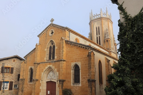 Eglise Saint Georges du village de Chevinay - Département du Rhône - France - Vue extérieure