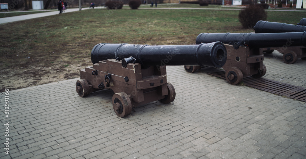 Medieval guns. Medieval artillery. The ancient cannon guns Medieval guns. Medieval artillery. The ancient cannon guns