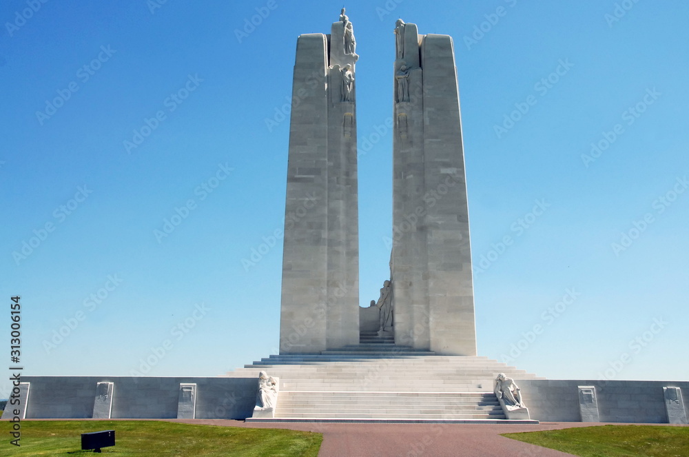 Mémorial canadien de Vimy, bataille de la Crête de Vimy de 1917, vue générale du Mémorial, Pas-de-Calais, France Mémorial canadien de Vimy, bataille de la Crête de Vimy de 1917, vue générale du Mémorial, Pas-de-Calais, France