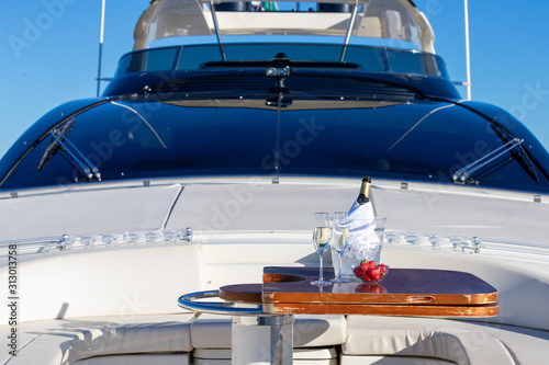 Beautiful shot of filled up champagne glasses on the yacht © SPIX PRODUCTION