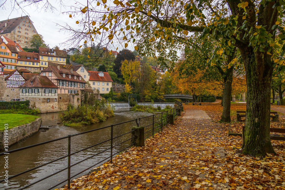 Obraz premium Walking path along the Kocher river in Schwaebisch Hall Germany