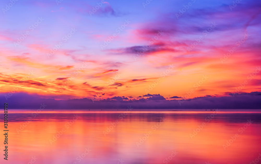 Traumhafte Pastell Farben beim Sonnenuntergang am Bodensee	