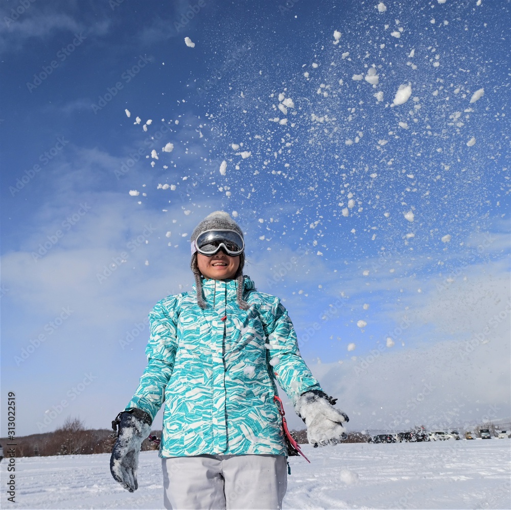 雪 女の子 青空 楽しい 北海道 Stock Photo Adobe Stock