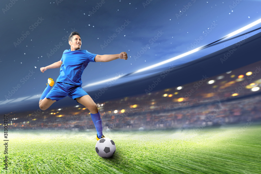 Φωτογραφία Asian football player man kicking the ball on the football field