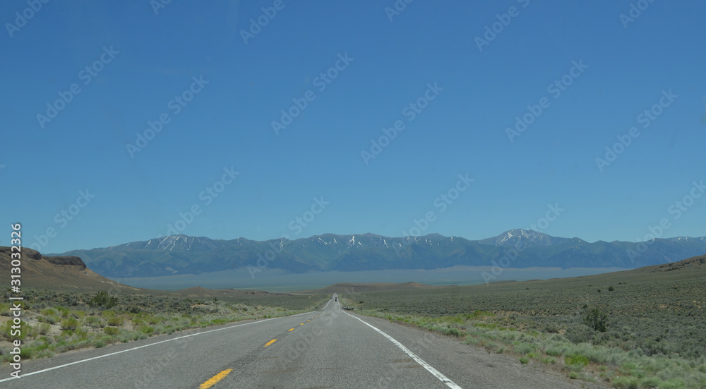 Φωτογραφία Late Spring in Nevada: Hills and Mountains near Austin on Hwy 50 - The Loneliest