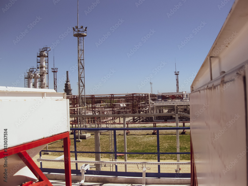 Naklejka premium Oil refinery