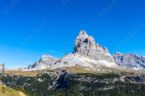 Aussicht vom Monte Piana zu den Drei Zinnen  Dolomiten