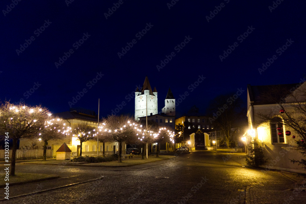 Marktplatz von Haag i. OB mit Weihnachtsbeleuchtung