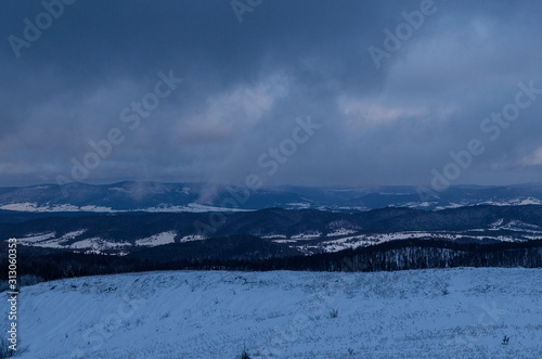 Fototapeta Naklejka Na Ścianę i Meble -  Panorama z Bukowego Berda Bieszczady 