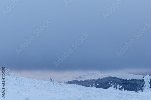 Fototapeta Naklejka Na Ścianę i Meble -  Panorama z Bukowego Berda zima bieszczady 
