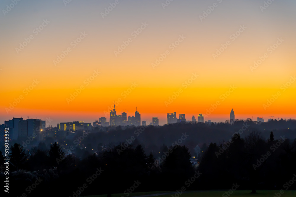 Naklejka premium Sunset Skyline Frankfurt January 2020