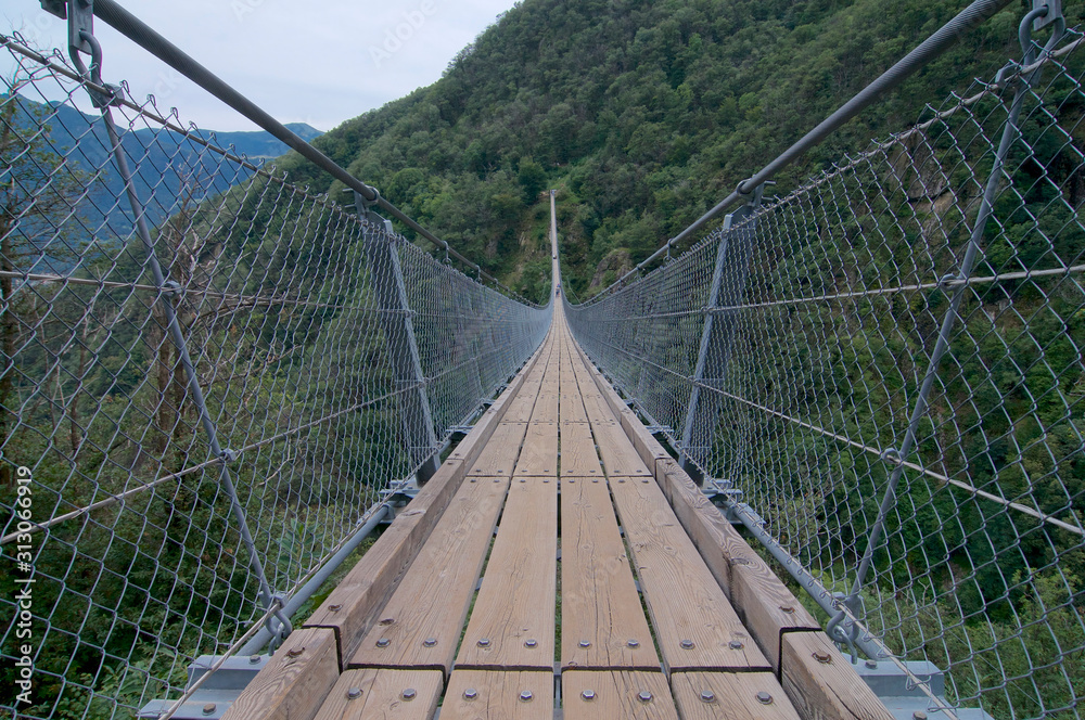 Obraz premium Suspended Tibetan bridge