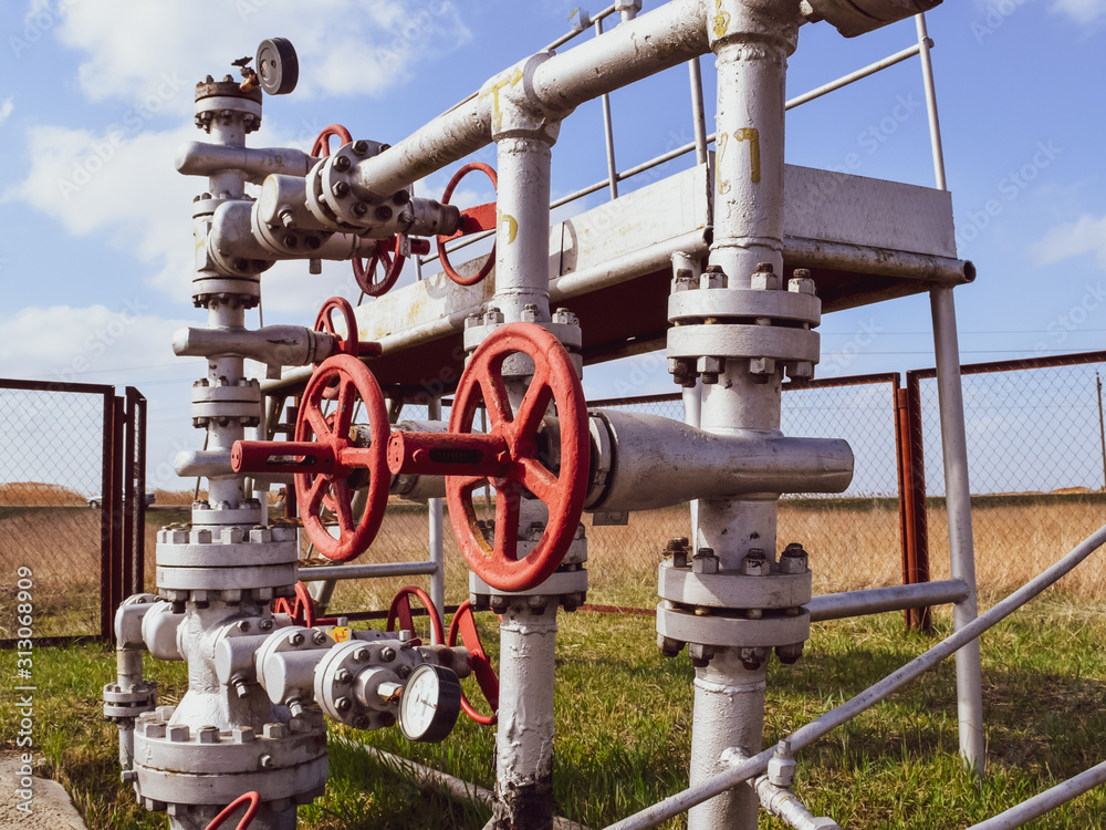 Shut-off valves on the high-pressure well flowing equipment. Oil equipment Shut-off valves on the high-pressure well flowing equipment. Oil equipment