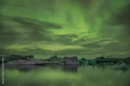 Aurora Boreal en lago glaciar Jökulsárlón