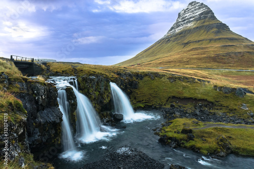 Volván y cataratas Kirkjufell