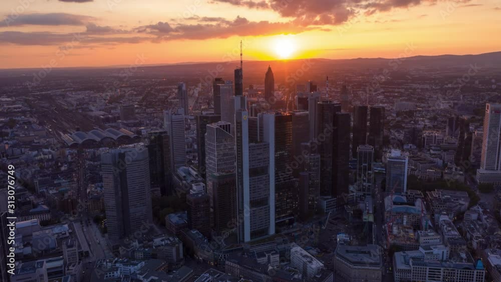 Frankfurt am Main Skyline bei Sonnenuntergang