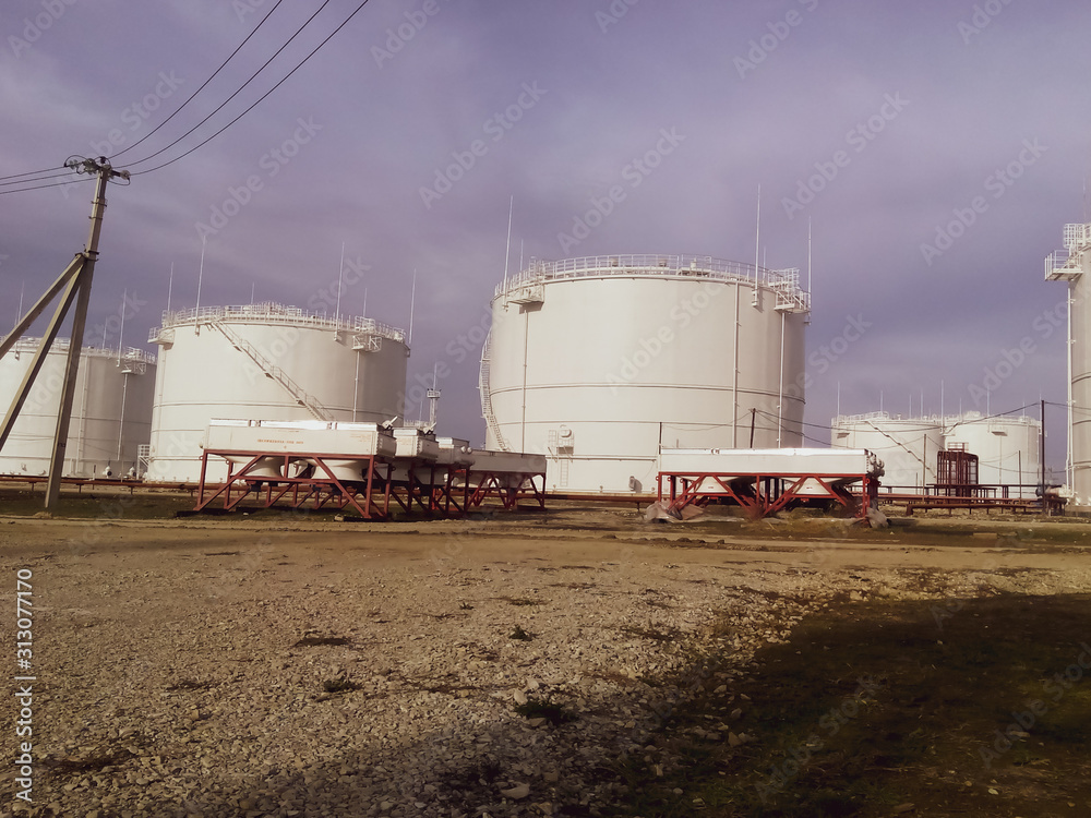 Obraz premium Storage tanks for petroleum products