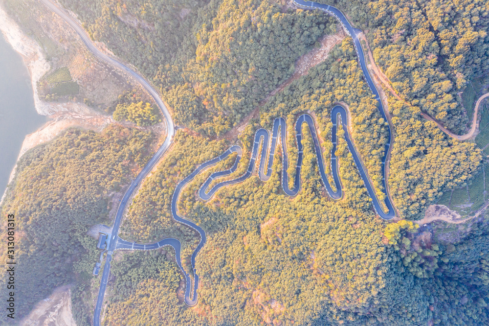 Obraz premium road in mountain